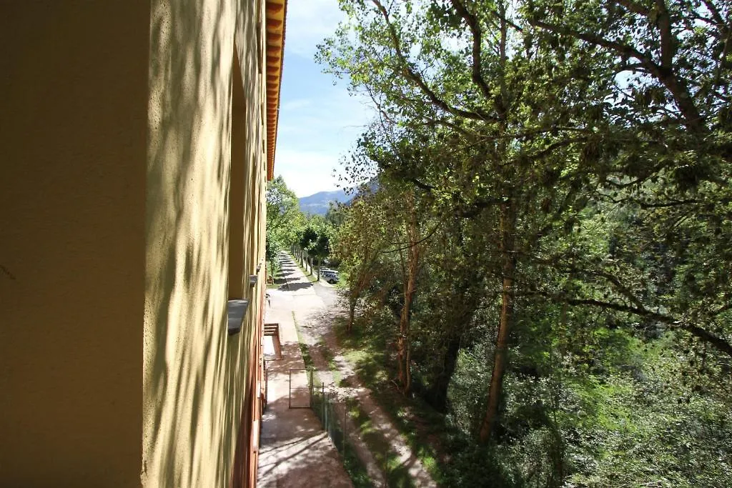 Alberg Roques Blanques Ribes De Freser